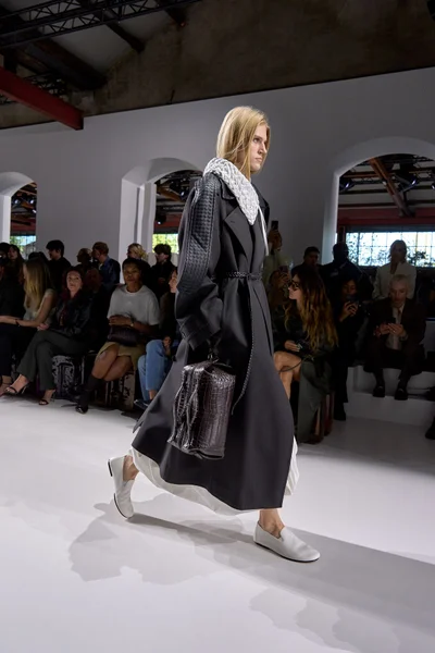 Look 15